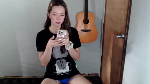 Snapshot of xxinnocentbellaxx chatting on December 19, 11:25 pm Dyanna Zulla online show from December 19, 11:25 pm