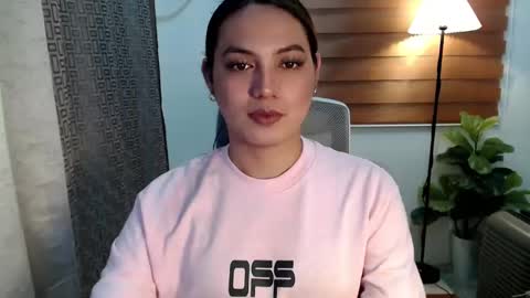 Snapshot of xxjulielovesyouxx chatting on January 7, 3:02 pm July online show from January 7, 3:02 pm