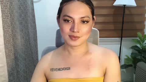 Snapshot of xxjulielovesyouxx chatting on January 25, 1:41 pm July online show from January 25, 1:41 pm