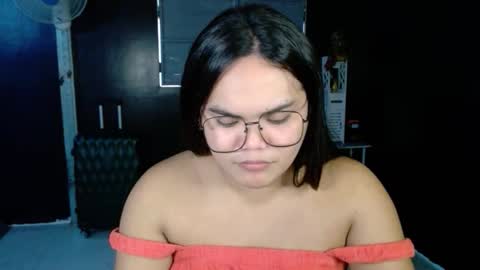 Kylie Smith online show from October 10, 6:23 am