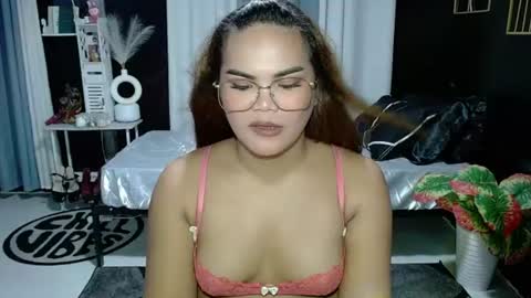 Kylie Smith online show from June 10, 1:10 pm