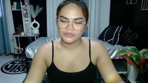 Kylie Smith online show from June 11, 2:00 am