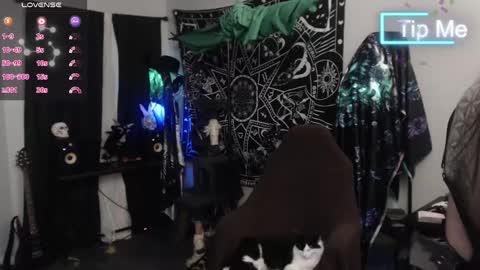 Snapshot of xxlilithmoonxx chatting on February 27, 2:21 am Lilith online show from February 27, 2:21 am