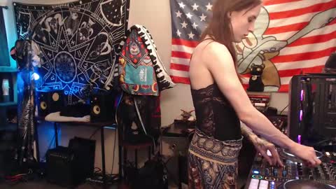 Snapshot of xxlilithmoonxx chatting on September 17, 1:51 am Lilith online show from September 17, 1:51 am