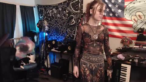 Snapshot of xxlilithmoonxx chatting on September 27, 1:32 am Lilith online show from September 27, 1:32 am