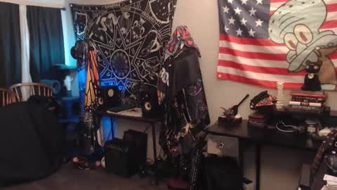 Snapshot of xxlilithmoonxx chatting on November 18, 3:23 am Lilith online show from November 18, 3:23 am