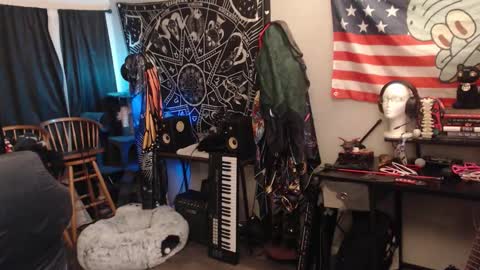 Snapshot of xxlilithmoonxx chatting on December 1, 3:33 am Lilith online show from December 1, 3:33 am