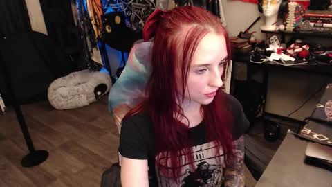 Snapshot of xxlilithmoonxx chatting on December 16, 2:05 am Lilith online show from December 16, 2:05 am