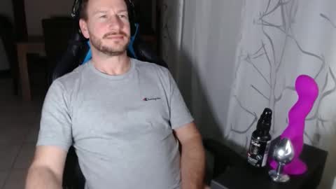 Snapshot of xxmettexx chatting on February 3, 8:46 pm xxmettexx online show from February 3, 8:46 pm