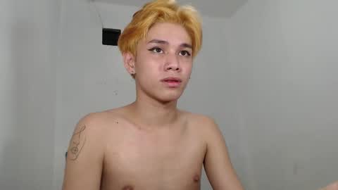 Snapshot of xxsebastian18 chatting on December 12, 1:39 pm seb online show from December 12, 1:39 pm