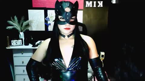 xxslutty kim online show from November 27, 7:10 am