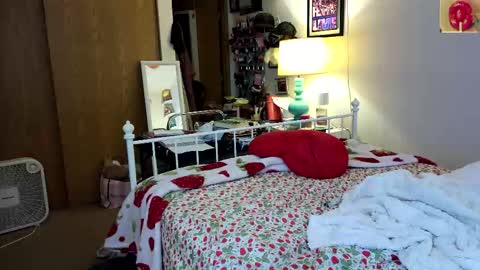 Strawberry Jane online show from May 29, 3:26 am