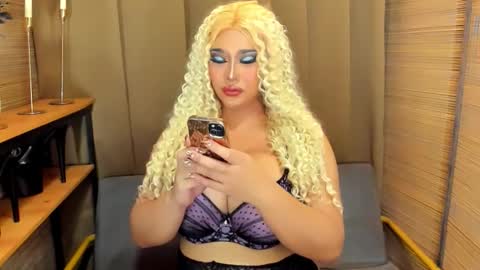 Snapshot of xxtastefullayeshaxx chatting on January 18, 9:13 am xxtastefullayeshaxx online show from January 18, 9:13 am