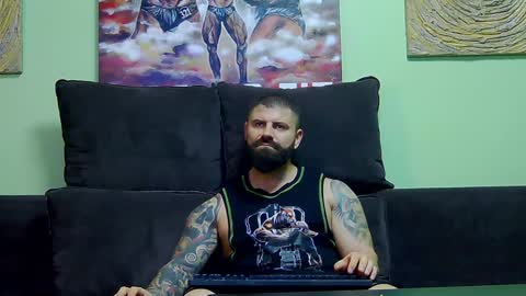 Snapshot of xxtreamleonard chatting on December 10, 2:39 pm Xtream Leonard online show from December 10, 2:39 pm