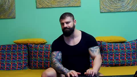 Snapshot of xxtreamleonard chatting on February 6, 11:21 am Xtream Leonard online show from February 6, 11:21 am