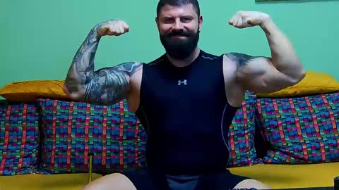 Snapshot of xxtreamleonard chatting on February 9, 11:47 am Xtream Leonard online show from February 9, 11:47 am