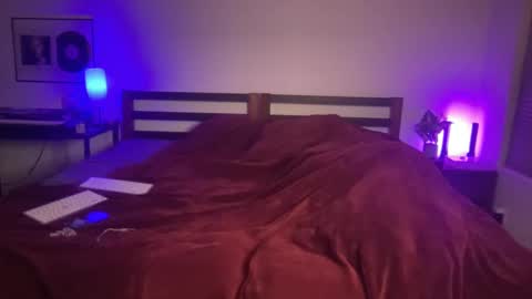 Snapshot of xxtremeinsertions chatting on December 22, 2:28 am xxtremeinsertions online show from December 22, 2:28 am