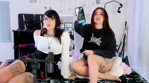 Muse n Poppy online show from February 12, 10:49 pm