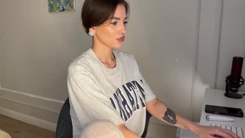 Snapshot of xxx_leila chatting on March 11, 9:48 am xxx_leila online show from March 11, 9:48 am