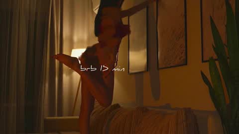 Molly online show from December 1, 11:59 am