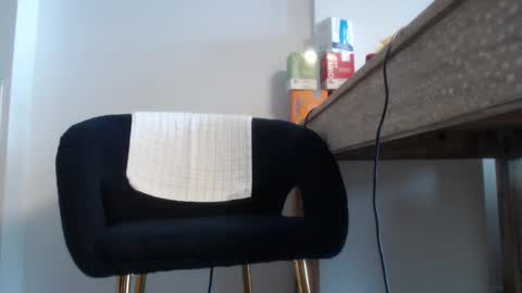 Lola online show from March 5, 2:34 pm