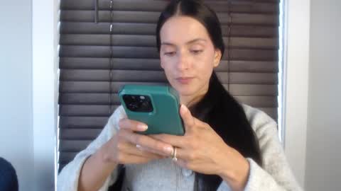 Lola online show from October 22, 5:02 pm