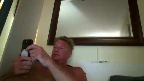 Snapshot of xxxelentdick chatting on October 15, 11:10 am deeeeznutz online show from October 15, 11:10 am