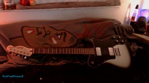 Snapshot of xxxfiveninexxx chatting on December 5, 7:16 am XxxFiveNinexxX online show from December 5, 7:16 am