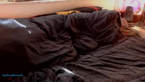 Snapshot of xxxfiveninexxx chatting on September 30, 2:22 pm XxxFiveNinexxX online show from September 30, 2:22 pm