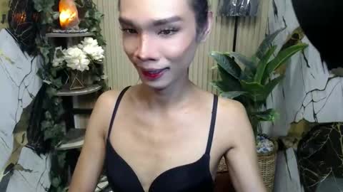 Snapshot of xxxfuckgirlyumsxxx chatting on December 21, 5:25 am Your Princess Yums online show from December 21, 5:25 am