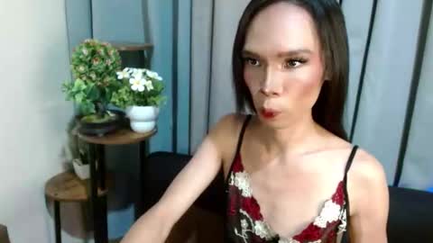 Snapshot of xxxfuckgirlyumsxxx chatting on April 27, 8:34 am Your Princess Yums online show from April 27, 8:34 am