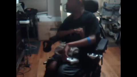 xxxonwheelz online show from April 21, 4:08 am