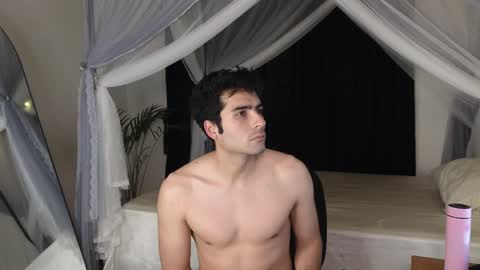 Snapshot of xxxvandersexxx chatting on February 2, 7:18 am July and Fer online show from February 2, 7:18 am