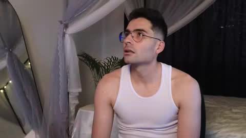 Snapshot of xxxvandersexxx chatting on February 5, 1:05 pm July and Fer online show from February 5, 1:05 pm