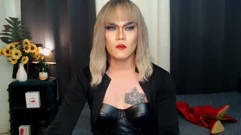 QueenMarina online show from December 16, 2:15 am