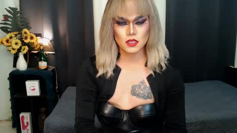 QueenMarina online show from December 24, 11:00 pm