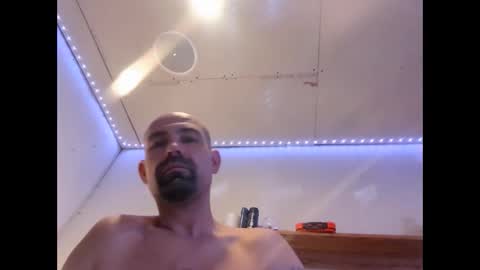 Snapshot of xzbib chatting on December 25, 11:43 am Xzbib online show from December 25, 11:43 am