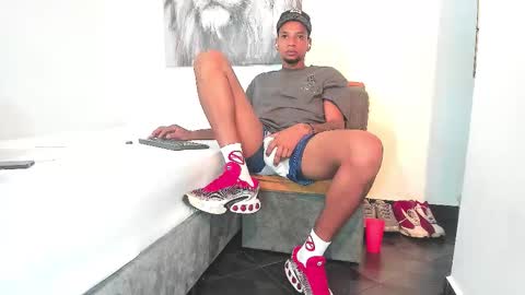 Sr. Y0ung Master online show from November 25, 2:44 am