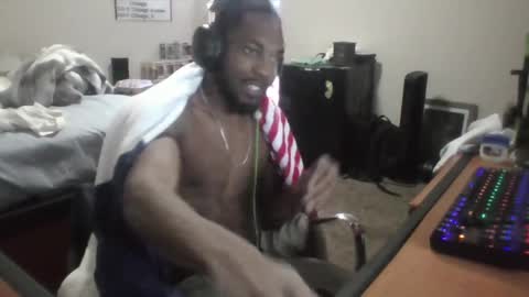 Snapshot of y_sticky chatting on March 10, 12:07 am y_sticky online show from March 10, 12:07 am