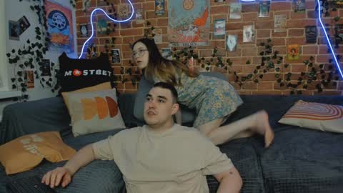 Snapshot of yami_yami_yami chatting on December 3, 6:06 pm Mia and Andry  online show from December 3, 6:06 pm