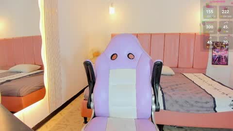 Naomi online show from April 10, 9:19 pm