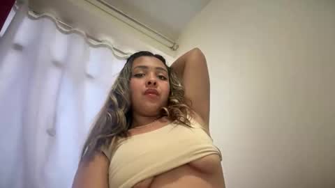 Snapshot of yamisiren4 chatting on November 8, 9:46 pm Aura Kaiserr online show from November 8, 9:46 pm