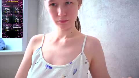 Snapshot of yana_squrel_22 chatting on May 19, 5:25 am Yana online show from May 19, 5:25 am