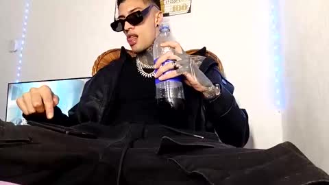 Snapshot of yanfranko420 chatting on February 17, 4:31 am Yan online show from February 17, 4:31 am