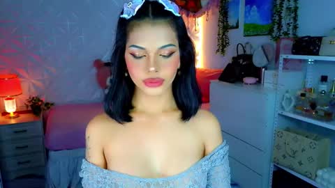 YANG AUDREY LONE online show from November 25, 3:06 am