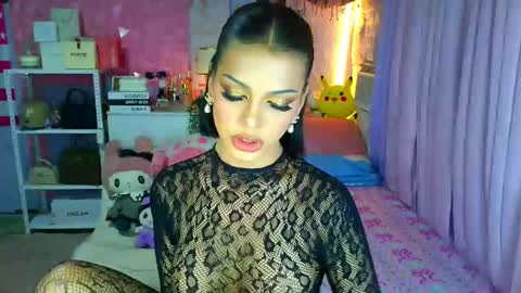 YANG AUDREY LONE online show from March 9, 12:58 am