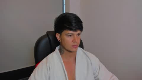 new here online show from December 5, 12:03 pm