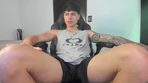 Snapshot of yanpaul83 chatting on October 18, 3:24 pm yanpaul83 online show from October 18, 3:24 pm