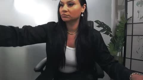 Snapshot of yaraxcox chatting on June 17, 4:04 am Yara online show from June 17, 4:04 am