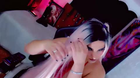 Snapshot of yarethrousss chatting on February 6, 8:07 am yarethrousss online show from February 6, 8:07 am